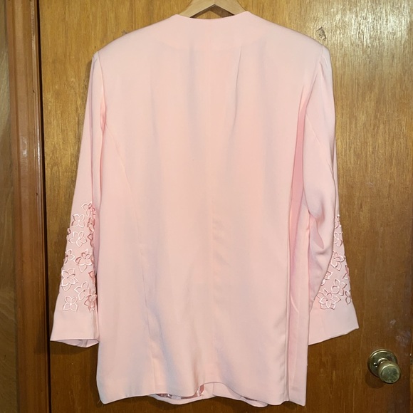 •HARMONY NY•NWT PEACH EMBROIDER 3D FLORAL PUFF SHOULDER 1-BUTTON BLAZER SIZE 16 - Picture 3 of 7